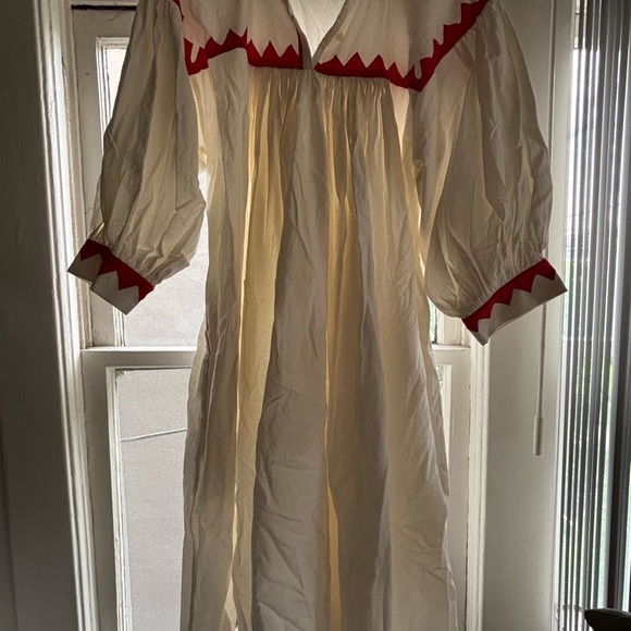 Elegant White and Red Midi Dress - Picture 5 of 10